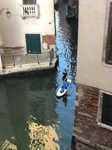 Al Teatro With Canal View Frühstückspension Venedig